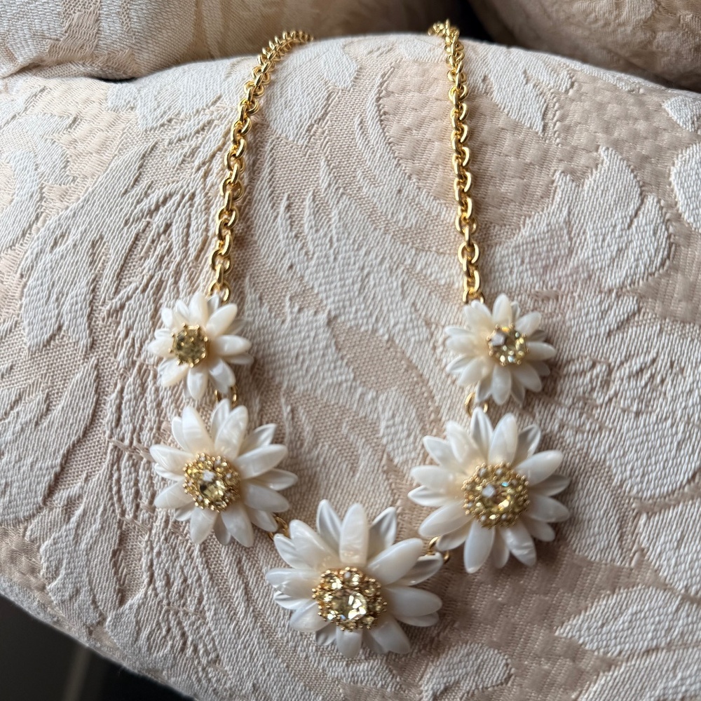 Statement necklace